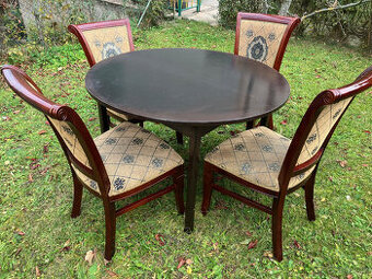 Jídelní stůl + 4 čalouněné židle z masivu