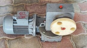 Motor s převodovkou