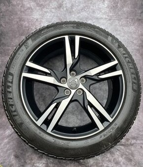 Zimní sada Volvo V90 CC/ XC40 235/50R19 103V