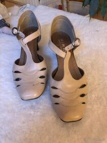 Kožené sandálky