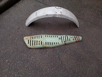 Blatník a kryt výfuku ČZ Enduro