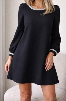 Luxusní viskózové šaty s ozdobami u krku a manžet