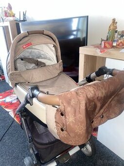 Kočárek Designed by Tomove