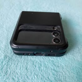 Samsung Galaxy Z Flip4 5G , 8GB/256GB Na náhradní díly nebo