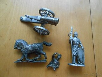 Staré kovové figurky - stav a kusy foto
