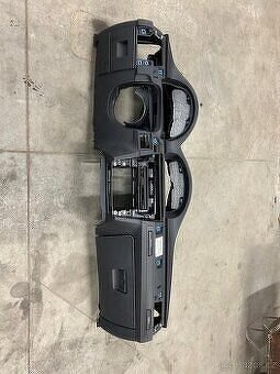 Palubka z BMW E90 91 92 93 s nápojákama