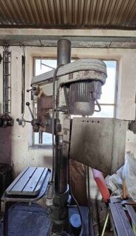 Prodáme Použitá vrtačka VS 32 B, r. v. 1988 - 1