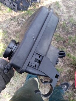 BMW 730d nádobka vody chladič