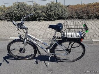 Dámské elektrokolo s košíkem na nákupy
