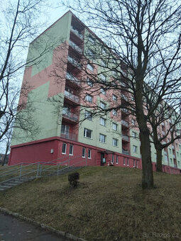 Klidný zrekonstruovaný 2+1 s lodžií v opravdu slušném domě |