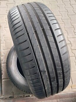 Prodám 2 x letní pneu Pirelli 215/55/17