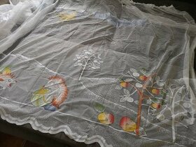 Dětská zánovní záclona s obrázky malovaná