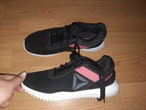 Damske sportovni  boty Reebok vel. 38,5 lehoucke