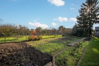 Prodej bytu 2+1 55 m2 se zahradou 280 m2 a garáží v Újezdu u