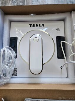Robotický vysavač Tesla W700