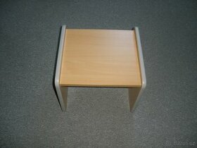 Stolek nebo židle