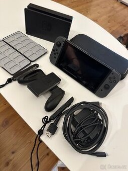 Nintendo switch + příslušenství TOP STAV