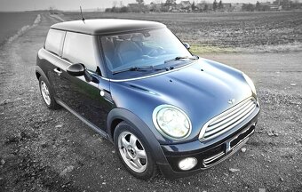 Mini Cooper 1.4i 2007 v krasnem stavu