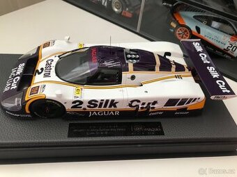 Modely aut 1:18