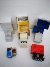 Retro nepoužité jistič nadproudové relé, termostat.