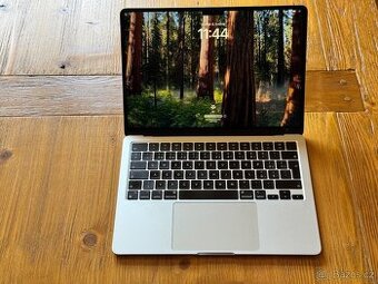 Apple MacBook Air 13,6" (2022) / M2 / 8GB / 256GB