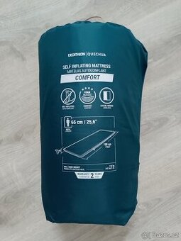 samonafukovací karimatka Quechua comfort