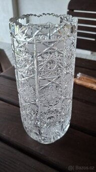 Broušená skleněná váza - 1