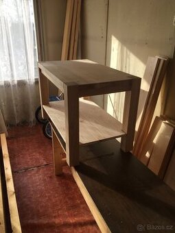 Konferenční stolek z masivu