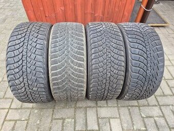 235/40 R19 zimní Kumho WinterCraft WP71