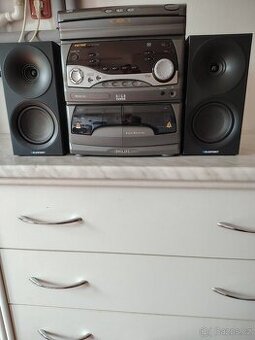 Věž Philips, reprobedny Blaupunkt