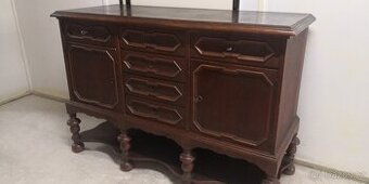 Starožitná masivní komoda