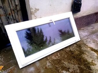Plastové okno 101 x 45 cm, doprava