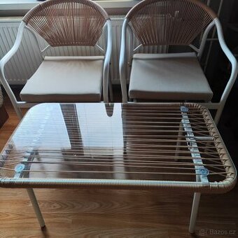 Stůl a dvě židle