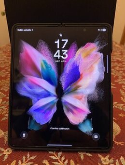 Samsung Galaxy Z Fold 3 – 256GB Phantom Black + Galaxy Watch