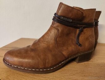 Dámské zateplené polokozačky Rieker 37