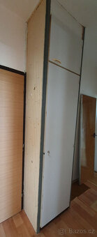 skříň vestavná, garnyže, dveře 80L, držák TV na zeď