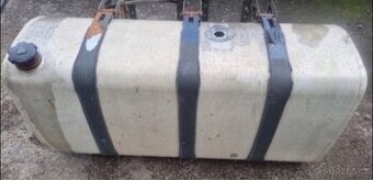 Nádrž Volvo Renault na prodej 700litru