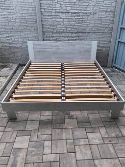 Prodám manželskou postel 180cm x 200cm