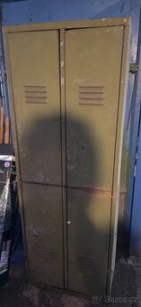 Plechová skříň