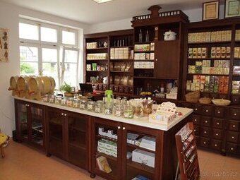 Vybavení prodejny – replika starožitné apatyky