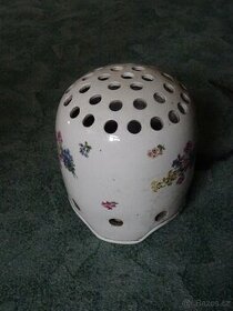 Starožitné porcelánové těleso
