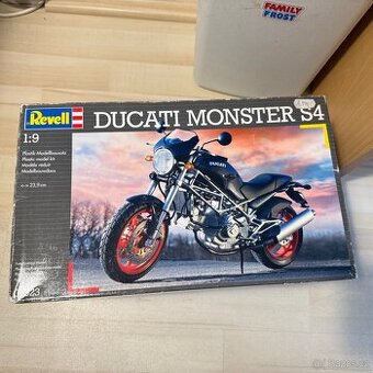 Plastikový model Revell