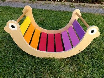 Dřevěná Montessori houpačka Utukutu