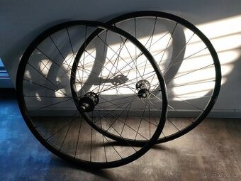 Prodám zapletená kola Bontrager Kovee Comp 25 TLR (29")