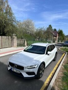 Volvo V60 Cross Country D4 AWD 2.0 140kw automat 4x4
