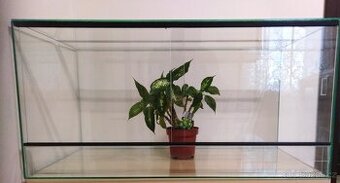 Terarium 80x40x40 nové, všechny hrany strojově broušené.Poso