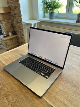 MacBook Pro 2019 | i9 | 90% baterie | záruka 12 měsíců