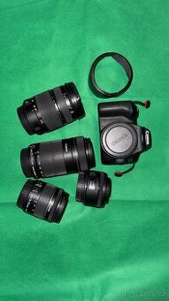 Canon EOS 250D + objektivy + popruhy a baterie nabíječka