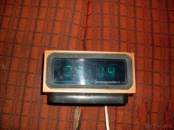 Digitální hodiny Elektronika-4