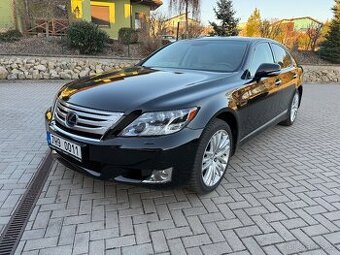 Lexus LS 600h V8, koupeno v ČR